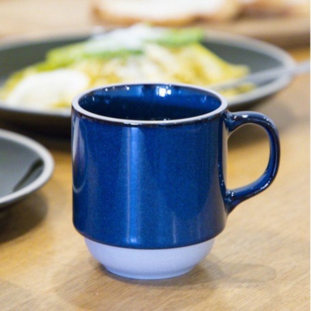 【現貨】日本製 法式經典馬克杯 兩色可選 土黃 / 藍色 可微波 下午茶優選 咖啡杯 亮光茶杯
