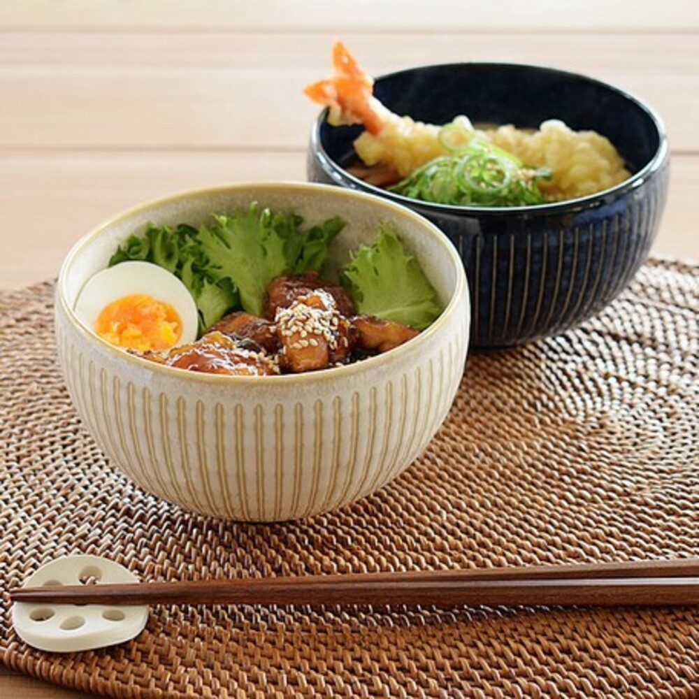 【現貨】日本製 美濃燒 白色陶瓷撥水十草餐碗 湯碗 廚房餐具 廚房用品 簡約餐具 質感餐具 碗公 飯碗 圖片