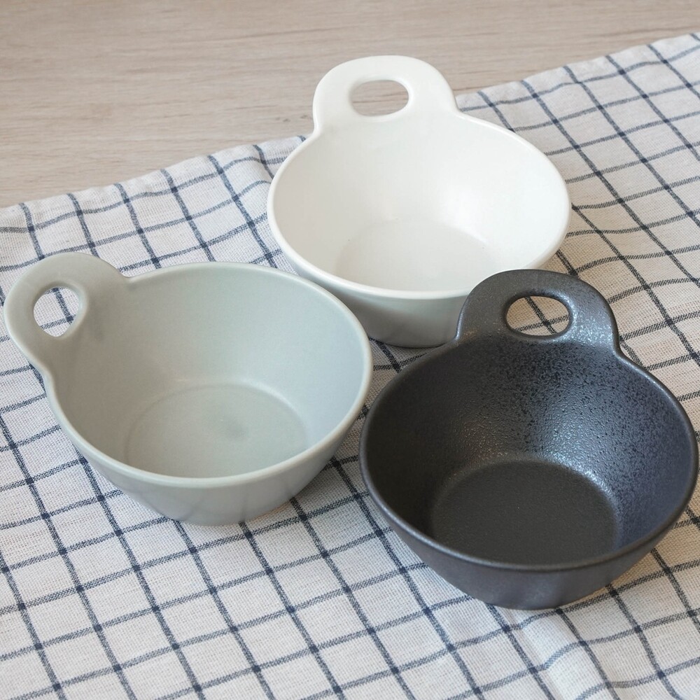 SF-015022-【現貨】日本製 單耳設計陶瓷碗 三色可選 飯碗 湯碗 瓷器碗 防燙手 沙拉碗 瓷碗 把手 餐碗 餐具