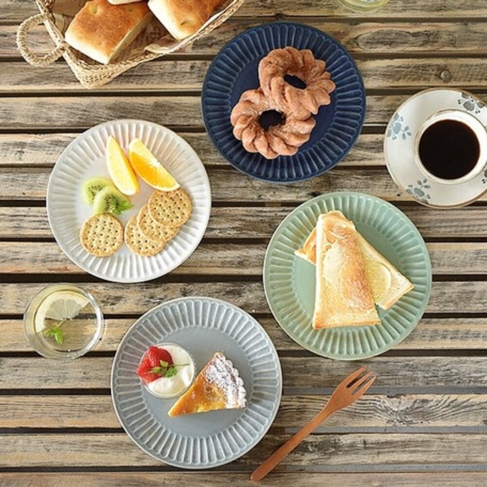 【現貨】日本製 美濃燒菊花盤子 18.5cm 咖啡廳餐具 水果盤 蛋糕盤 陶瓷 盤子 盤 下午茶點心盤 圖片