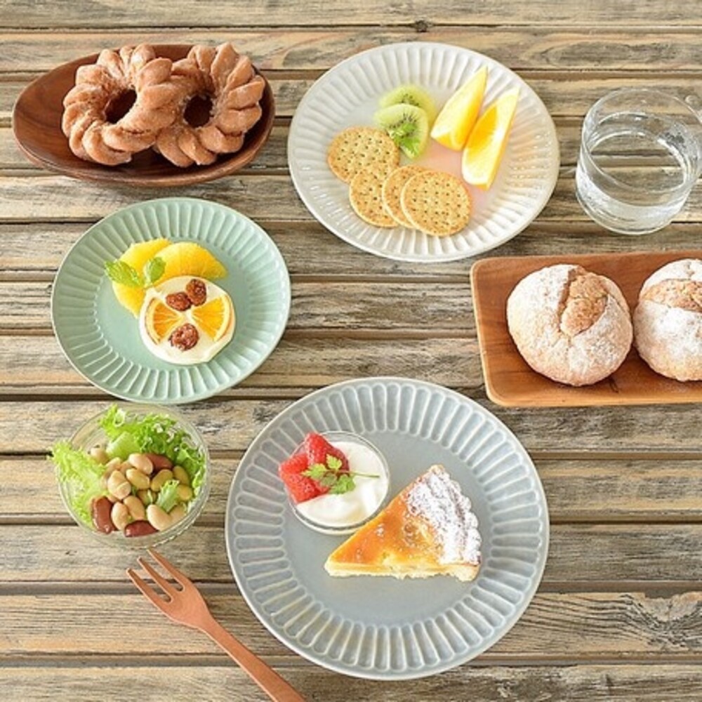 【現貨】日本製 美濃燒菊花盤子 18.5cm 咖啡廳餐具 水果盤 蛋糕盤 陶瓷 盤子 盤 下午茶點心盤 封面照片