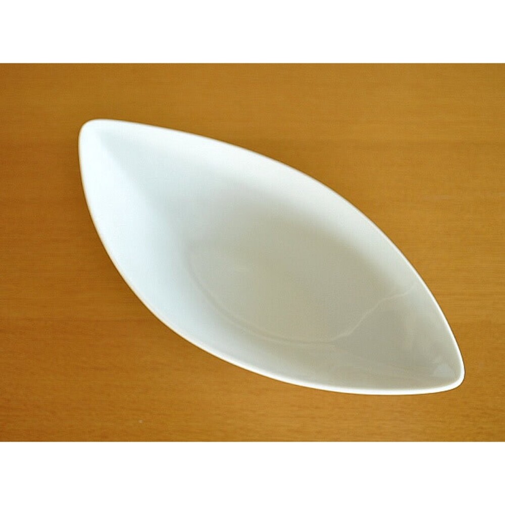 【現貨】日本製 船形沙拉餐盤 陶瓷盤 餐盤 長盤 廚房餐盤 魚盤 盤子 長條 白瓷 質感餐具 餐廳