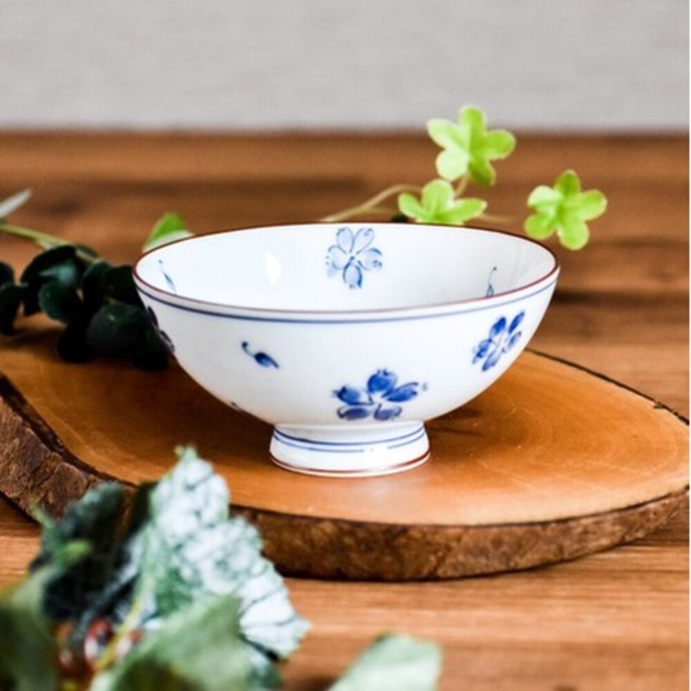 【現貨】日本製 美濃燒藍色櫻花餐碗 櫻花 陶瓷 飯碗 湯碗 器皿 餐具 碗盤 瓷製餐碗 碗 櫻花碗 圖片