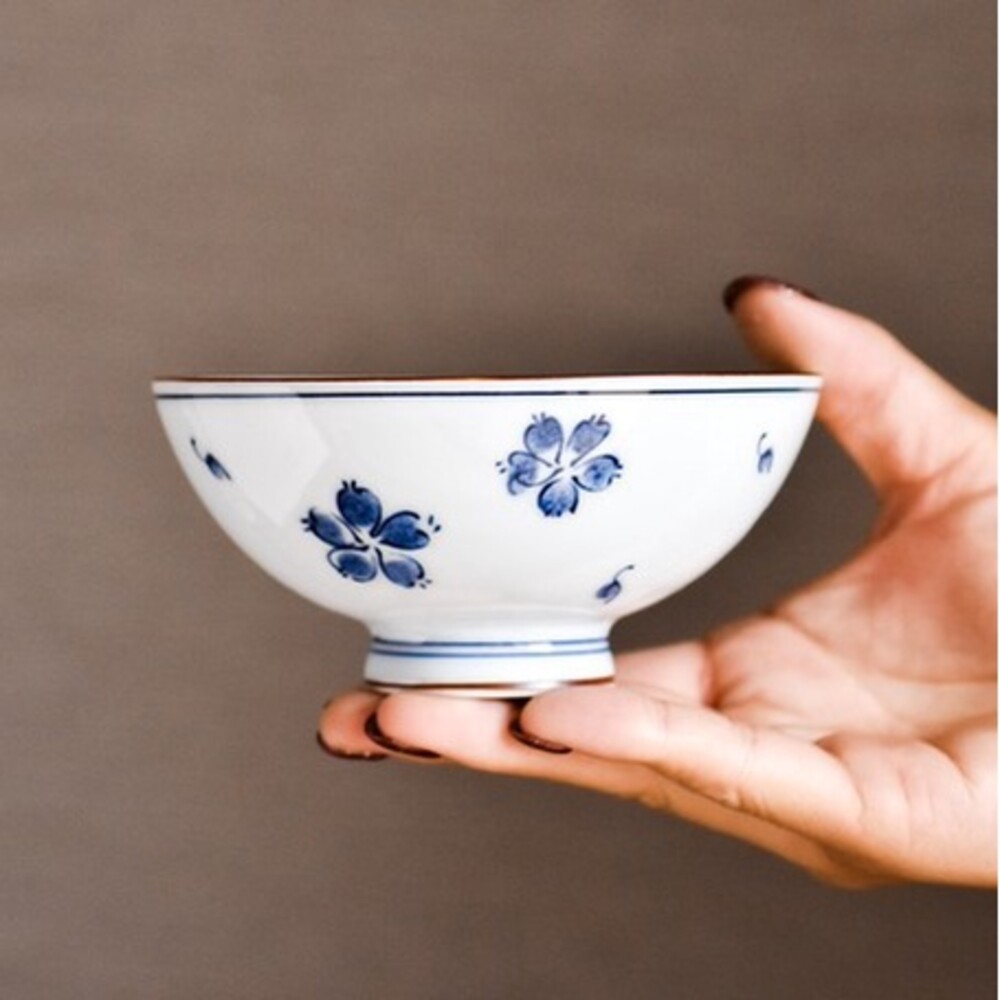 【現貨】日本製 美濃燒藍色櫻花餐碗 櫻花 陶瓷 飯碗 湯碗 器皿 餐具 碗盤 瓷製餐碗 碗 櫻花碗 圖片