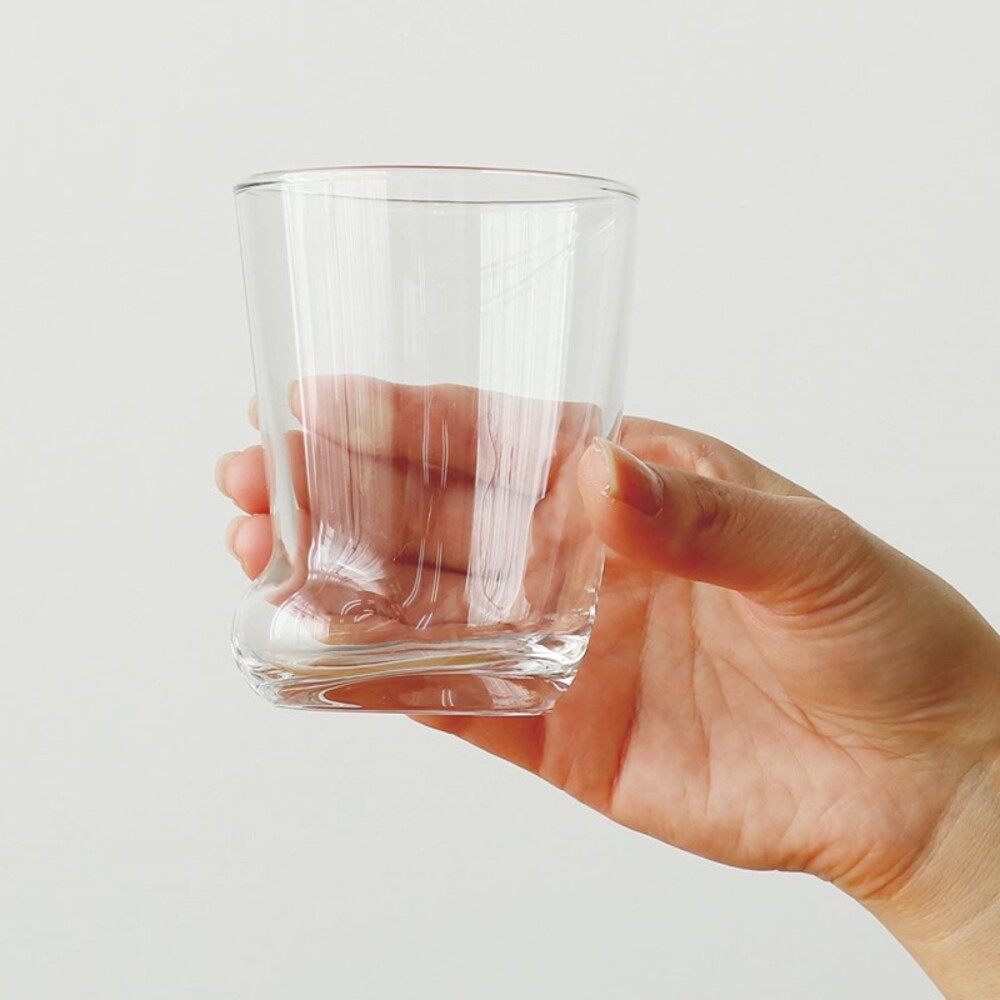【現貨】日本製 貓掌透明玻璃杯 玻璃杯 酒杯 水杯 牛奶杯 茶杯 襪子造型杯 造型杯 透明杯 不倒翁
