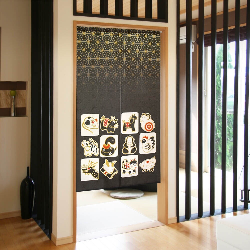 SF-015538-日本製 十二生肖門簾 85x150cm 微透光長簾 新年布置 居家裝飾 裝飾簾 掛簾 一片式