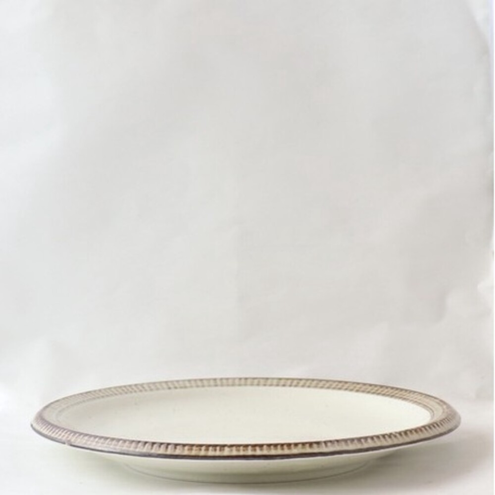 【現貨】日本製 渕十草陶瓷白盤 粉引系列 24cm 圓盤 陶瓷餐盤 盤子 沙拉盤 水果盤 淺盤 器皿 圖片
