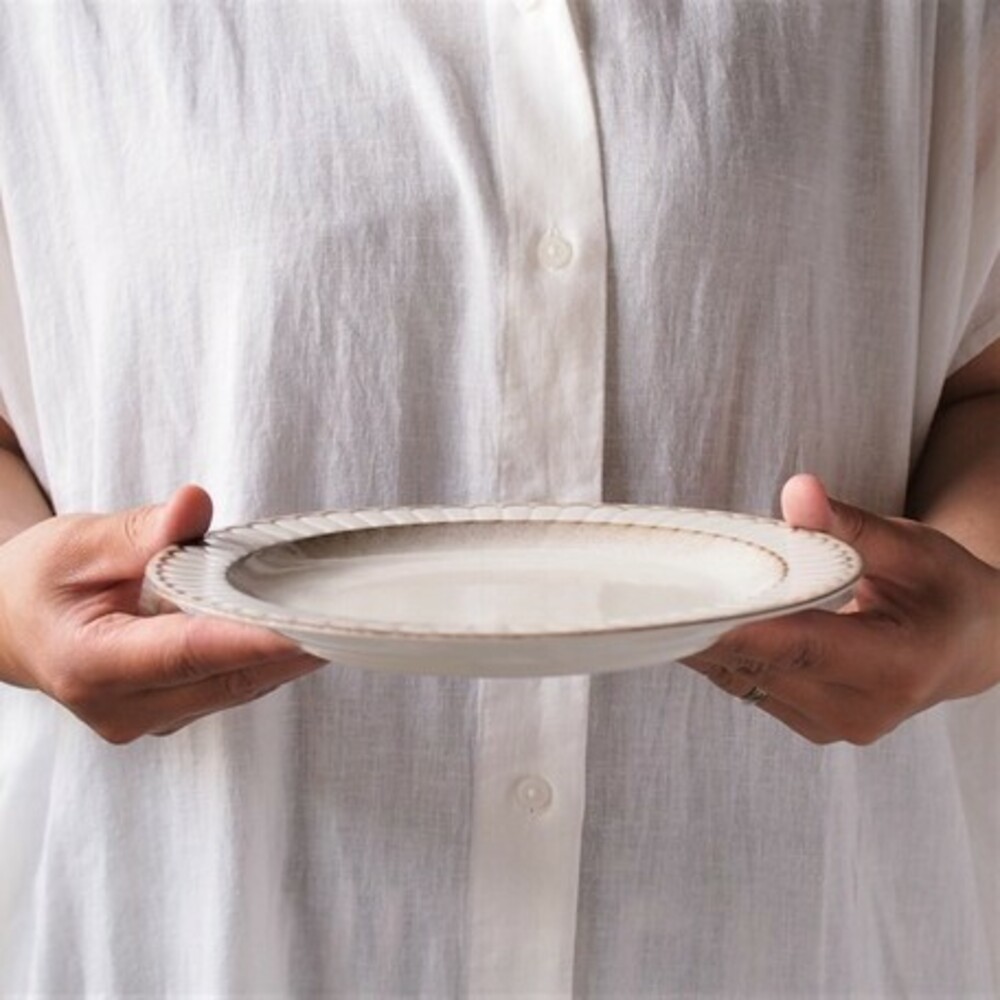 【現貨】日本製 陶瓷典雅花紋盤 義大利餐盤 咖哩盤 盤子 陶瓷餐盤 餐具 沙拉盤 碗盤 美濃燒 質感餐具 圖片