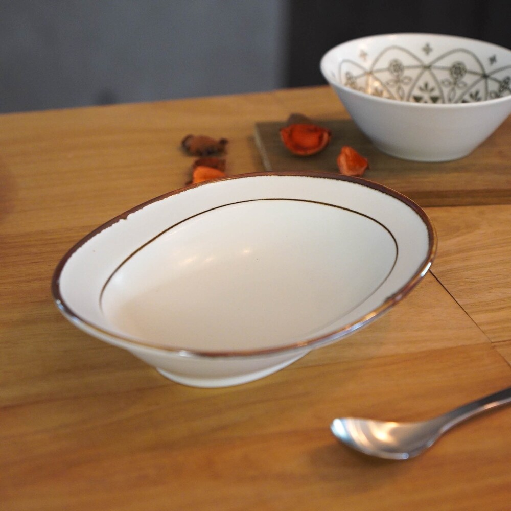 日本製 陶瓷盤 橢圓餐盤 餐盤 咖哩盤 盤子 盤 日式餐盤 日式碗盤 碗盤器皿 甜點盤 點心盤 圖片