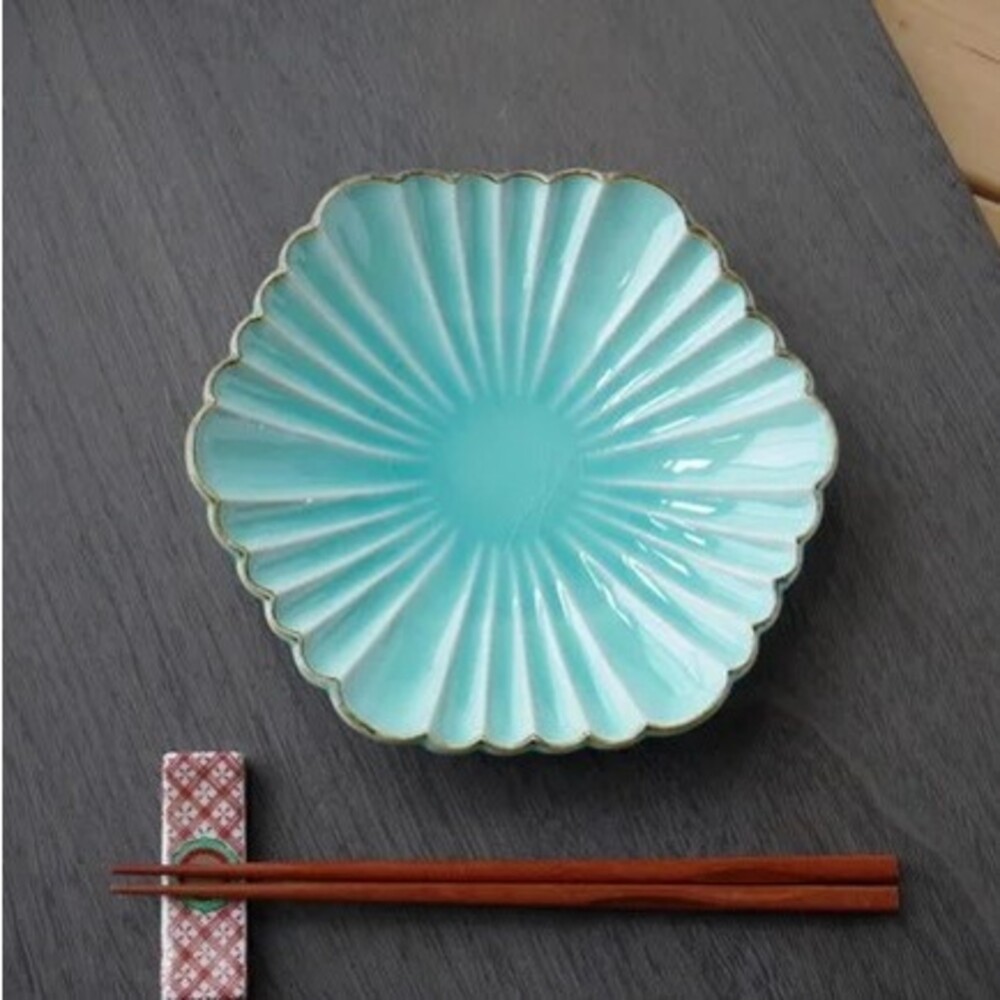 【現貨】日本製 美濃燒 陶瓷盤 羽狀浮雕六角盤｜水果盤 沙拉盤 碗盤器皿 盤子 日式餐盤 餐盤