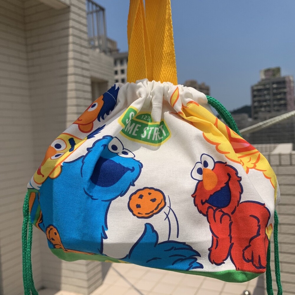 【現貨】日本製 芝麻街便當袋 | 午餐袋 束口袋 收納袋 手提袋 ELMO 餅乾怪獸 | Skater