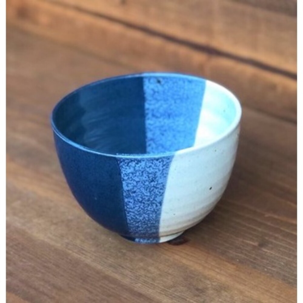 日本製 美濃燒 陶瓷碗 碗 日式碗 藍白釉變 輕量飯碗 湯碗 茶碗蒸 飯碗 丼飯碗 抹茶碗 茶碗 圖片